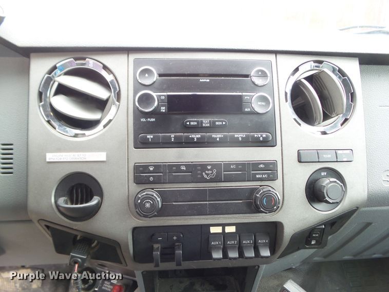 image for item GX9112 2011 Ford F550 Super Duty  service truck with crane