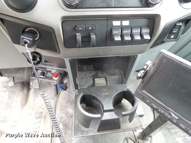 image for item GX9112 2011 Ford F550 Super Duty  service truck with crane