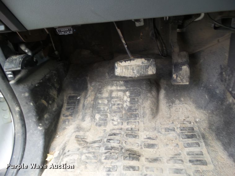 image for item GX9112 2011 Ford F550 Super Duty  service truck with crane