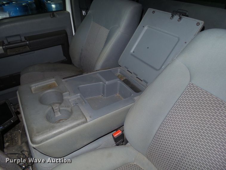 image for item GX9112 2011 Ford F550 Super Duty  service truck with crane