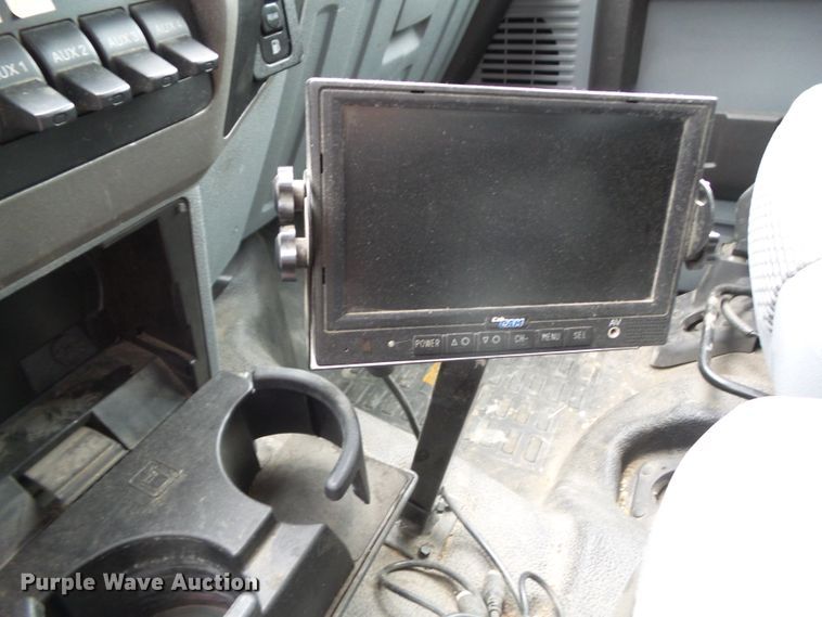 image for item GX9112 2011 Ford F550 Super Duty  service truck with crane