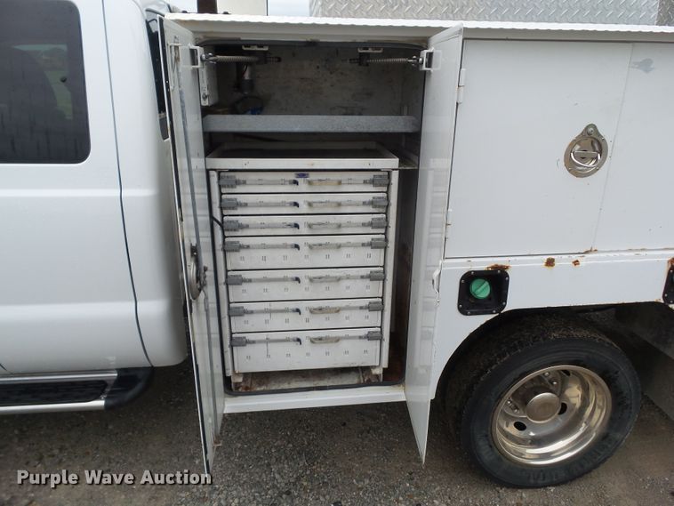 image for item GX9112 2011 Ford F550 Super Duty  service truck with crane