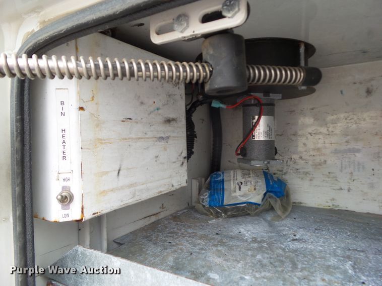 image for item GX9112 2011 Ford F550 Super Duty  service truck with crane