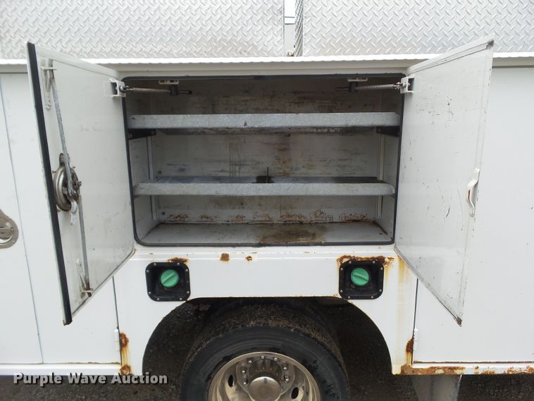 image for item GX9112 2011 Ford F550 Super Duty  service truck with crane