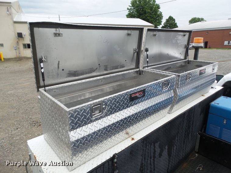 image for item GX9112 2011 Ford F550 Super Duty  service truck with crane