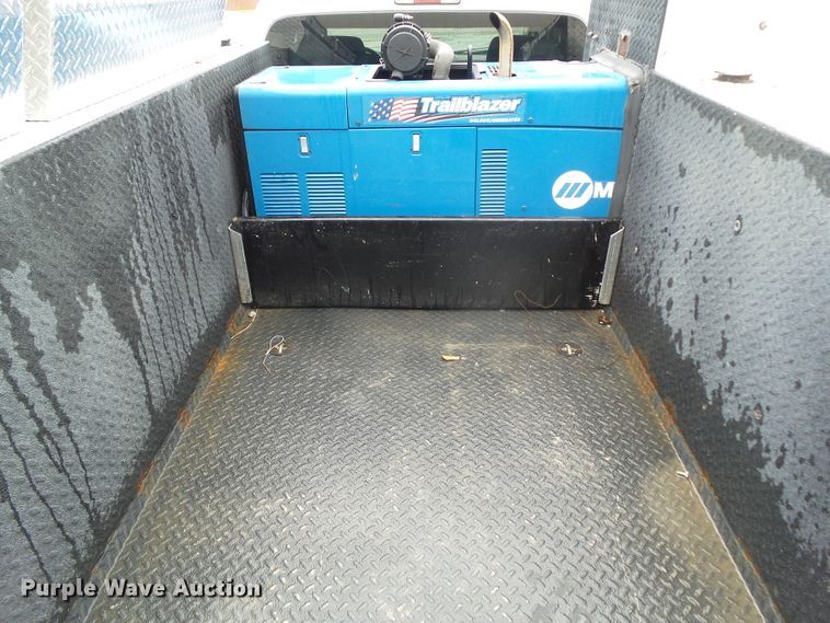 image for item GX9112 2011 Ford F550 Super Duty  service truck with crane