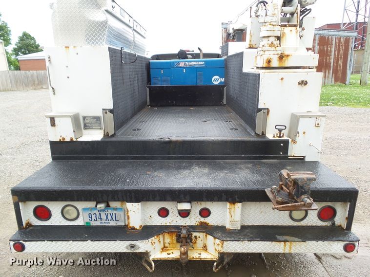 image for item GX9112 2011 Ford F550 Super Duty  service truck with crane