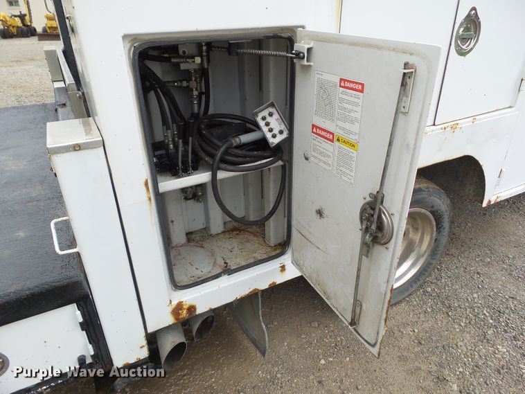 image for item GX9112 2011 Ford F550 Super Duty  service truck with crane