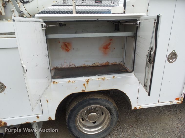 image for item GX9112 2011 Ford F550 Super Duty  service truck with crane