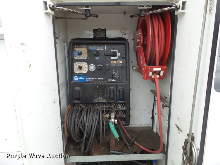 image for item GX9112 2011 Ford F550 Super Duty  service truck with crane