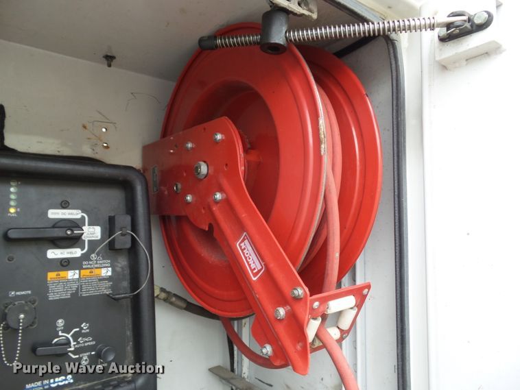 image for item GX9112 2011 Ford F550 Super Duty  service truck with crane