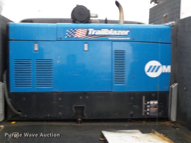 image for item GX9112 2011 Ford F550 Super Duty  service truck with crane