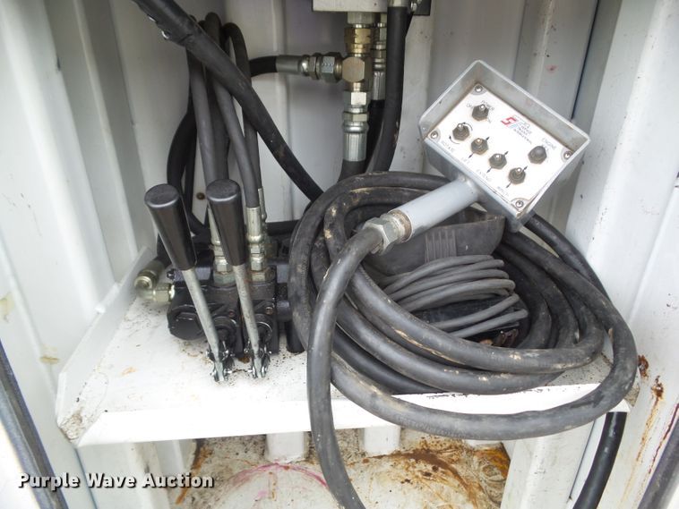 image for item GX9112 2011 Ford F550 Super Duty  service truck with crane