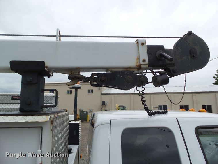 image for item GX9112 2011 Ford F550 Super Duty  service truck with crane