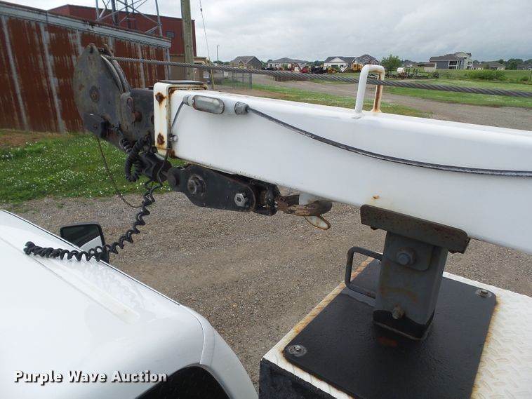 image for item GX9112 2011 Ford F550 Super Duty  service truck with crane