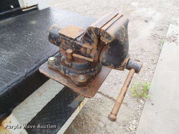 image for item GX9112 2011 Ford F550 Super Duty  service truck with crane