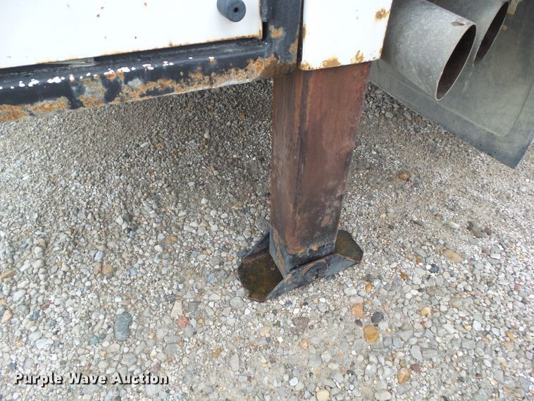 image for item GX9112 2011 Ford F550 Super Duty  service truck with crane