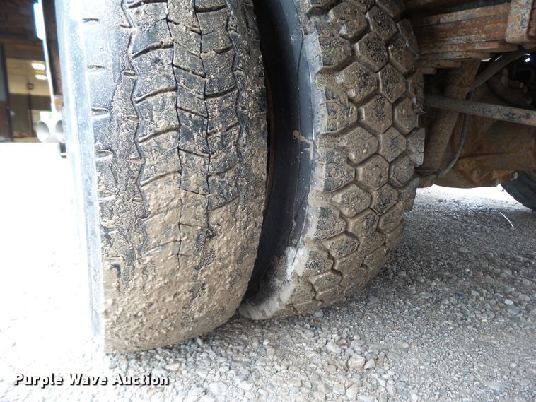 image for item GX9112 2011 Ford F550 Super Duty  service truck with crane