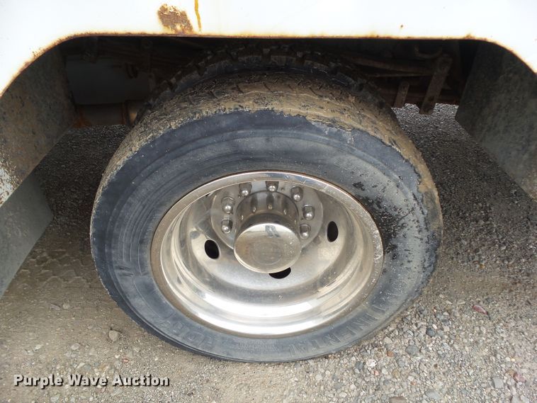 image for item GX9112 2011 Ford F550 Super Duty  service truck with crane