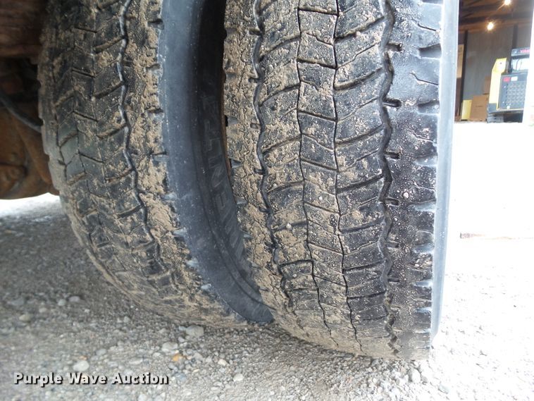 image for item GX9112 2011 Ford F550 Super Duty  service truck with crane