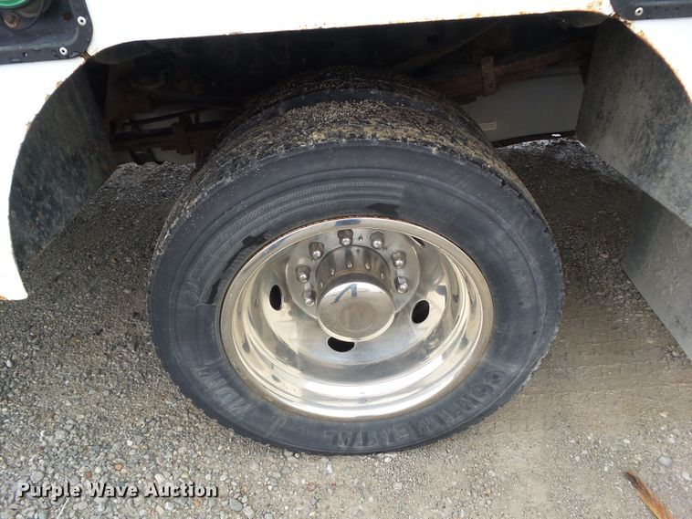 image for item GX9112 2011 Ford F550 Super Duty  service truck with crane