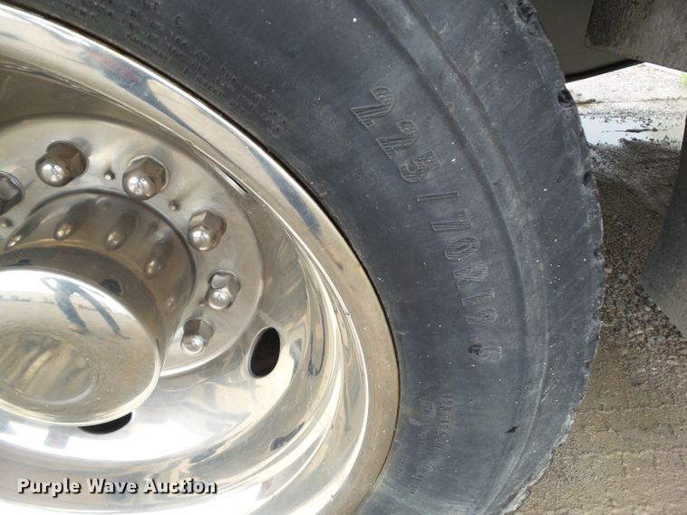 image for item GX9112 2011 Ford F550 Super Duty  service truck with crane