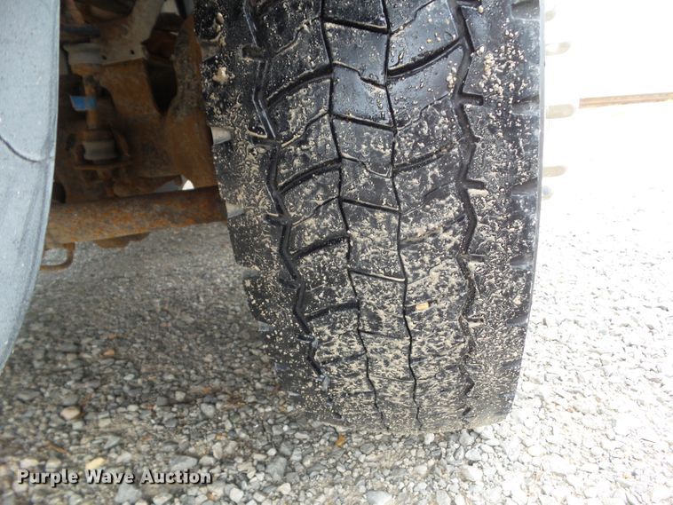 image for item GX9112 2011 Ford F550 Super Duty  service truck with crane