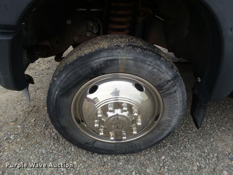 image for item GX9112 2011 Ford F550 Super Duty  service truck with crane