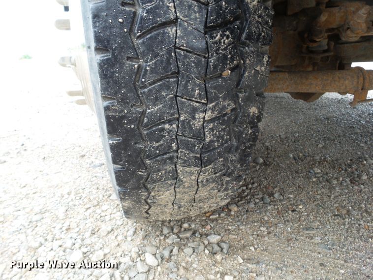 image for item GX9112 2011 Ford F550 Super Duty  service truck with crane