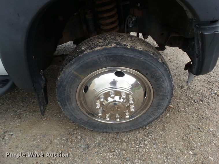 image for item GX9112 2011 Ford F550 Super Duty  service truck with crane