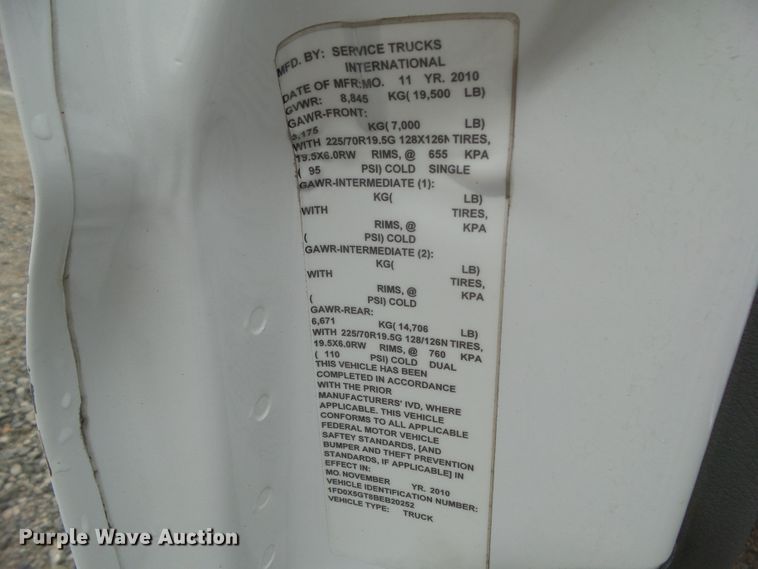 image for item GX9112 2011 Ford F550 Super Duty  service truck with crane