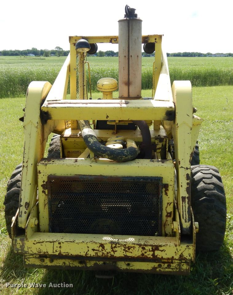 image for item HA9252 New Holland L775  skid steer loader