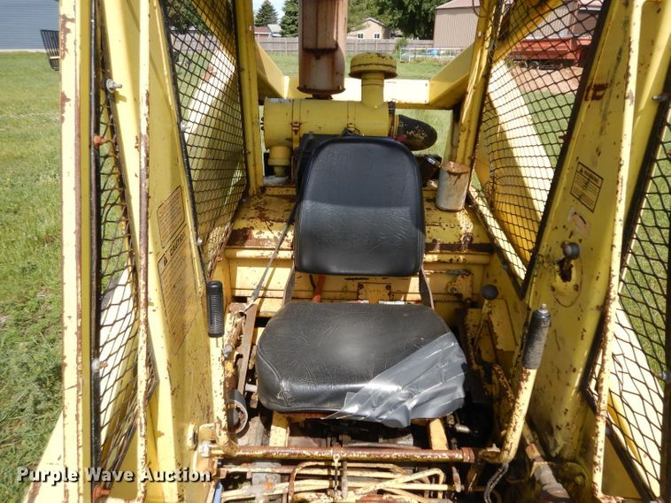 image for item HA9252 New Holland L775  skid steer loader
