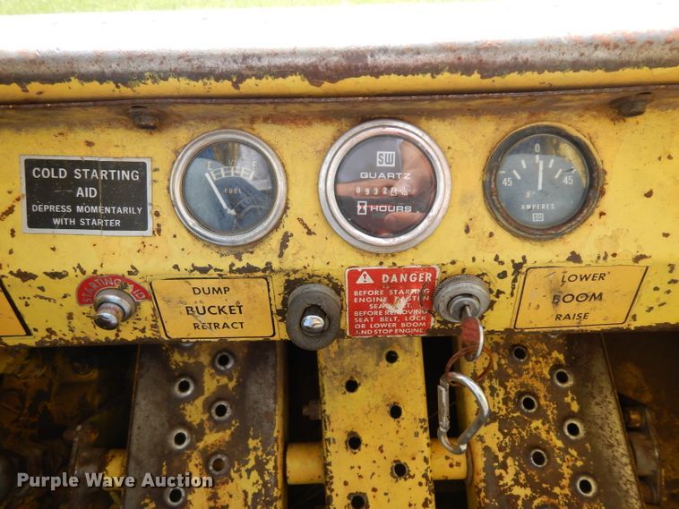 image for item HA9252 New Holland L775  skid steer loader