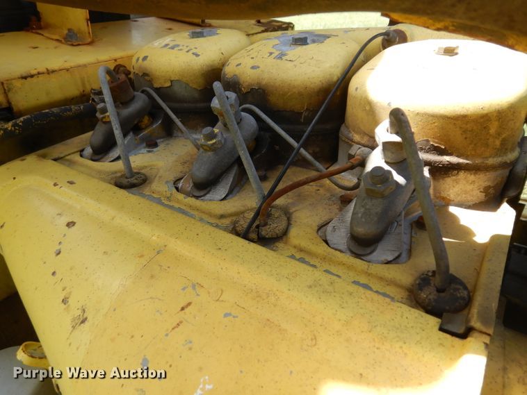 image for item HA9252 New Holland L775  skid steer loader