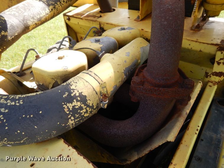 image for item HA9252 New Holland L775  skid steer loader