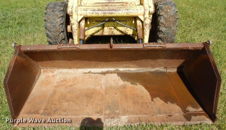 image for item HA9252 New Holland L775  skid steer loader