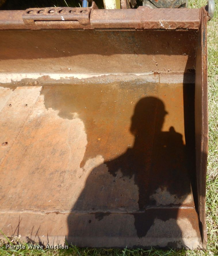 image for item HA9252 New Holland L775  skid steer loader