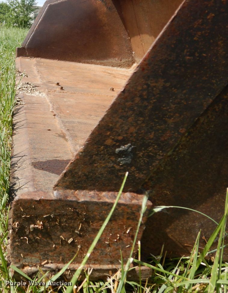 image for item HA9252 New Holland L775  skid steer loader