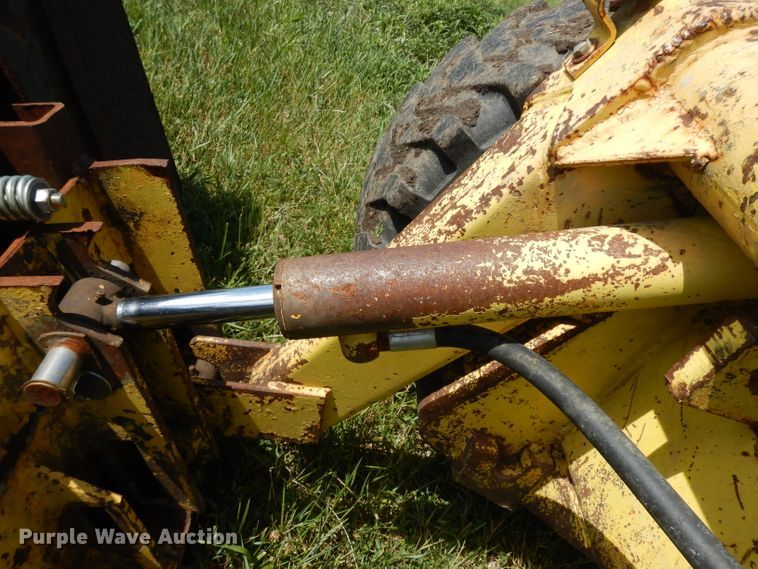 image for item HA9252 New Holland L775  skid steer loader