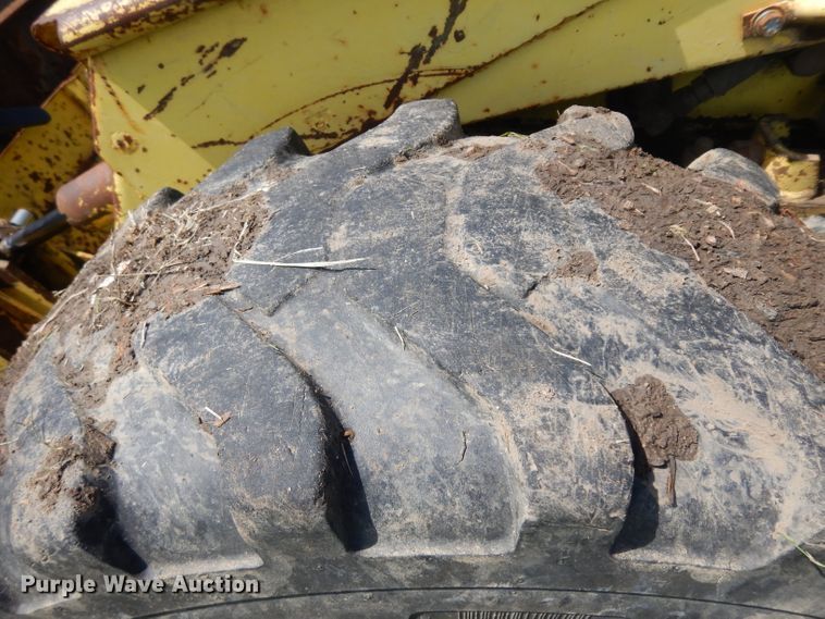 image for item HA9252 New Holland L775  skid steer loader