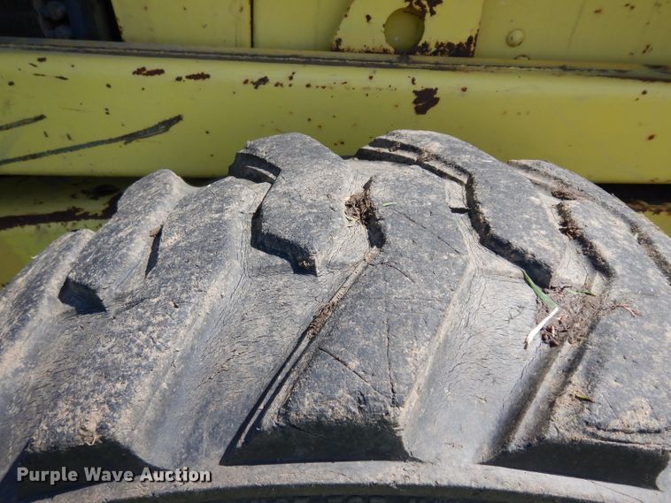 image for item HA9252 New Holland L775  skid steer loader