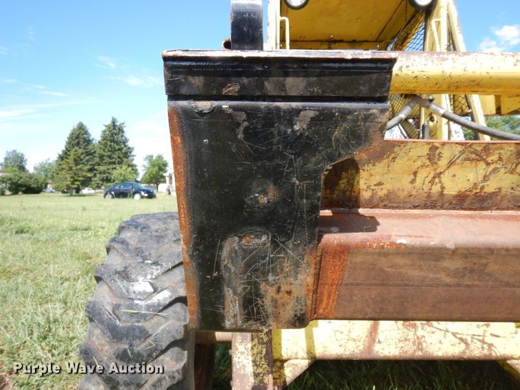 image for item HA9252 New Holland L775  skid steer loader