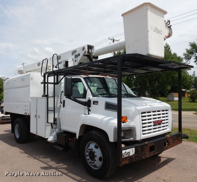 image for item HA9253 2003 GMC C7500  forestry bucket truck