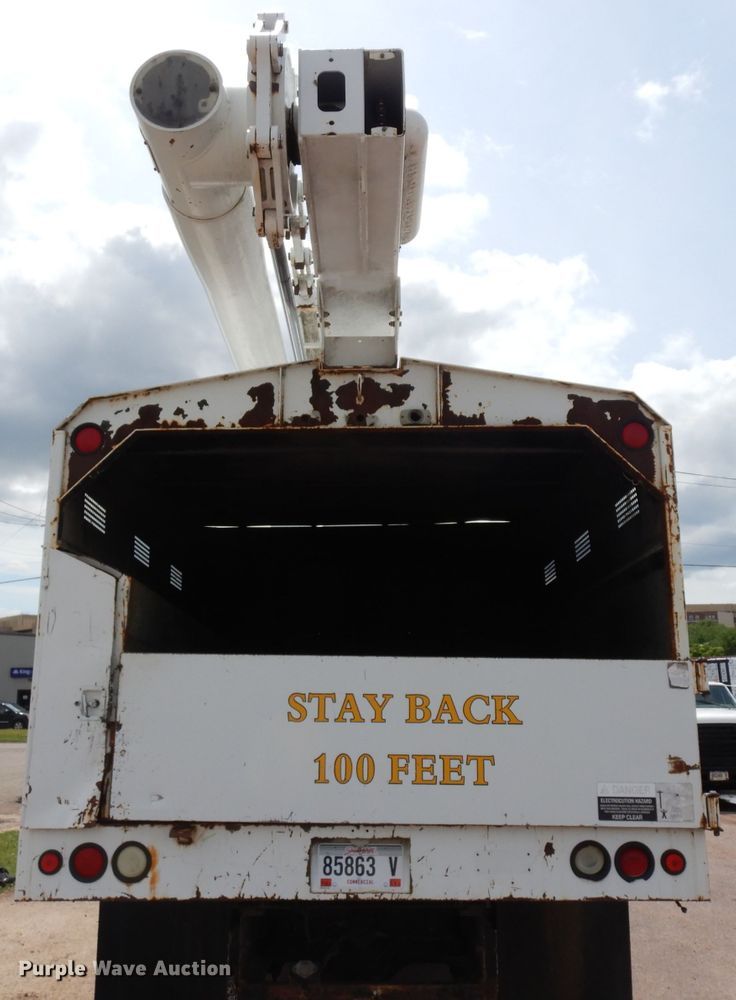 image for item HA9253 2003 GMC C7500  forestry bucket truck