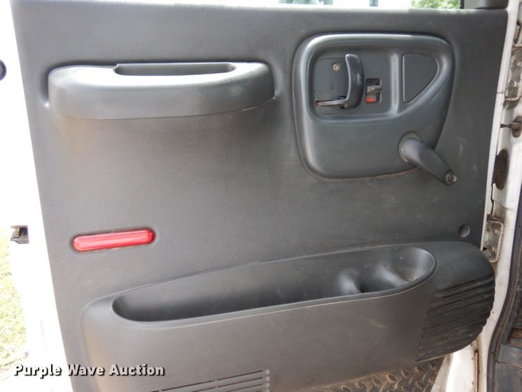 image for item HA9253 2003 GMC C7500  forestry bucket truck