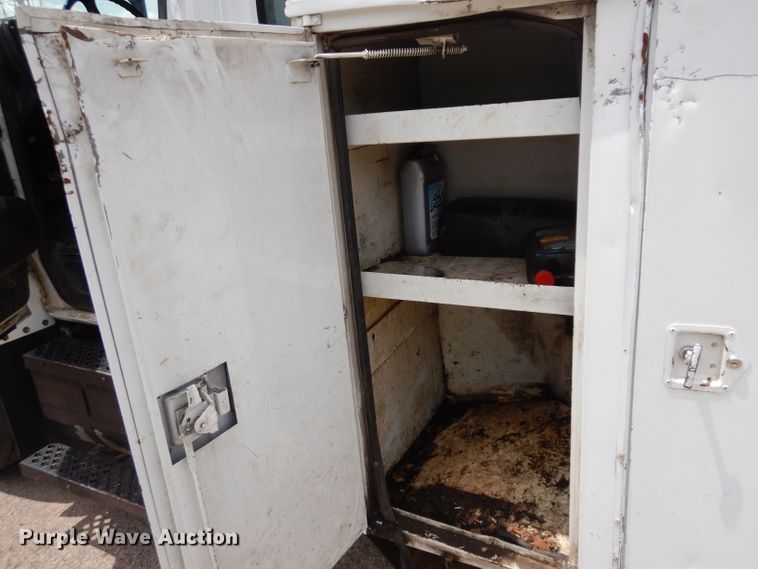 image for item HA9253 2003 GMC C7500  forestry bucket truck