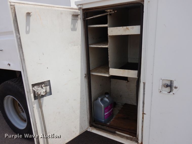 image for item HA9253 2003 GMC C7500  forestry bucket truck