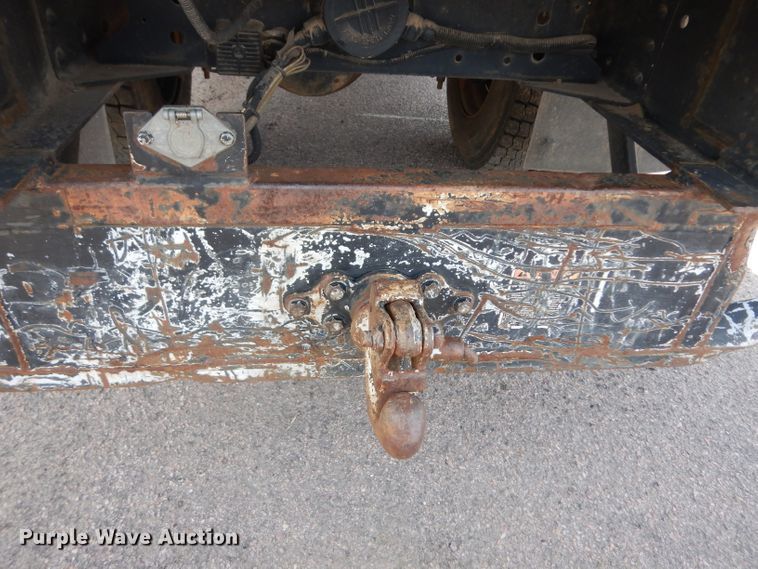 image for item HA9253 2003 GMC C7500  forestry bucket truck