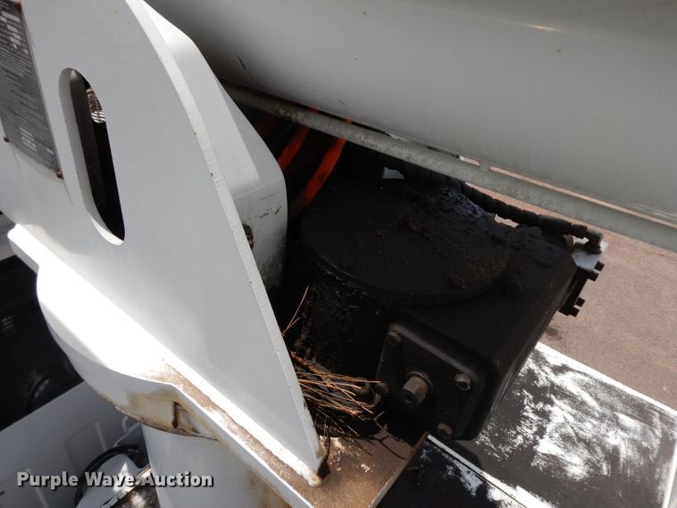 image for item HA9253 2003 GMC C7500  forestry bucket truck